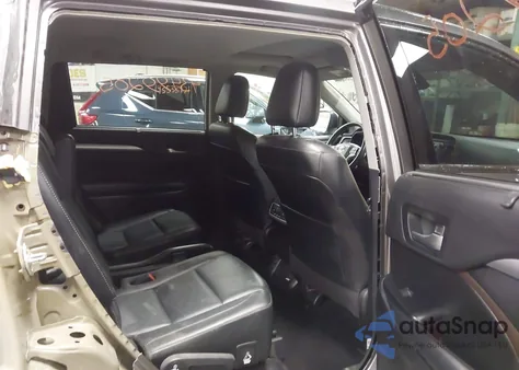 2018 Toyota Highlander Xle z USA, uszkodzony, nr VIN 5TDJZRFH7JS891334